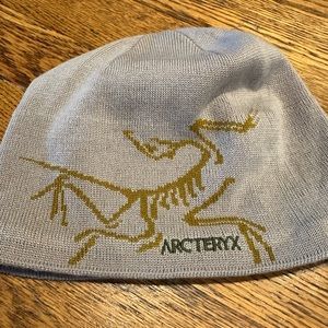 ARC’TERYX Bird Head toque.